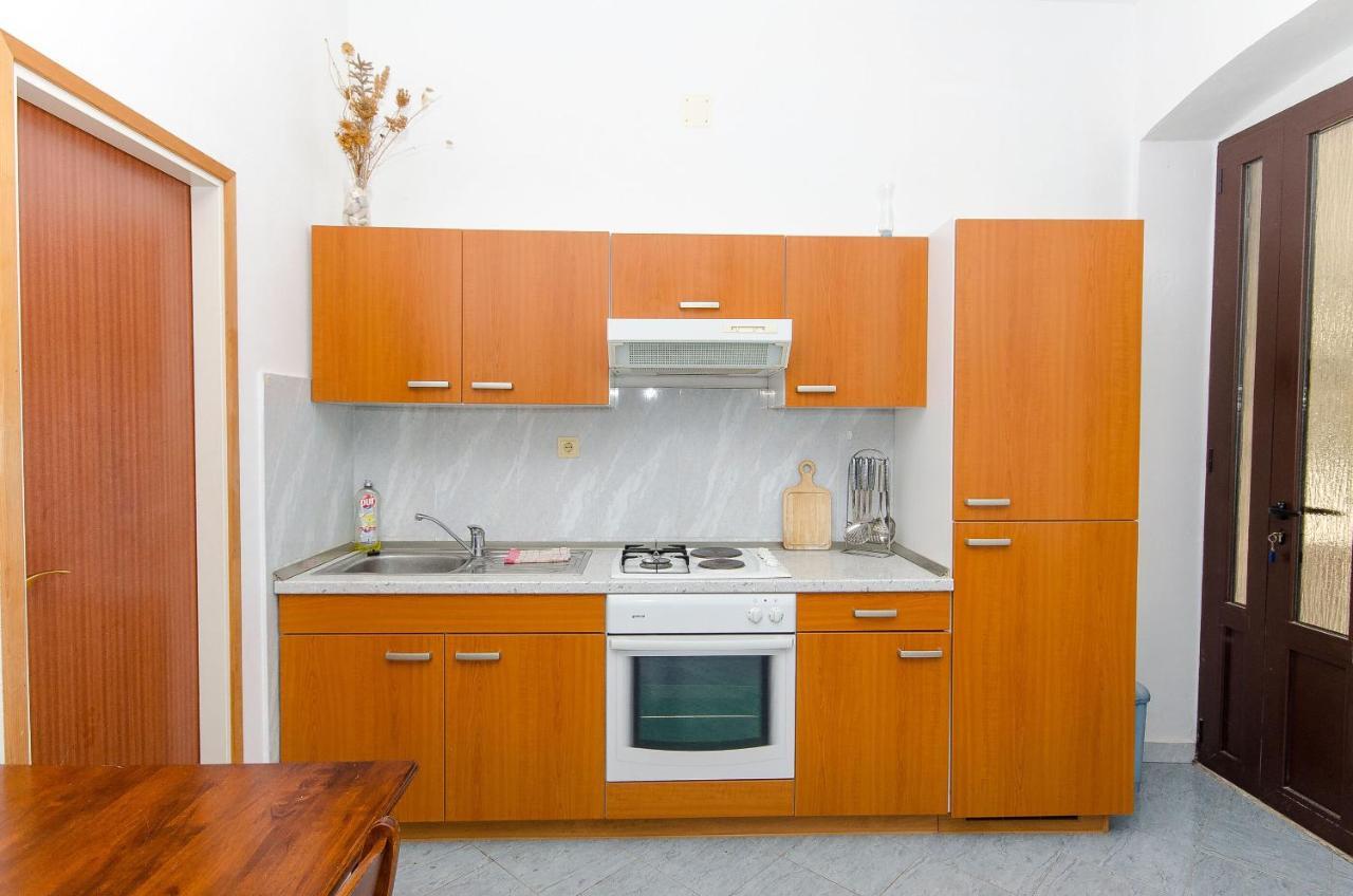 Apartments Ivanka Вис Екстериор снимка