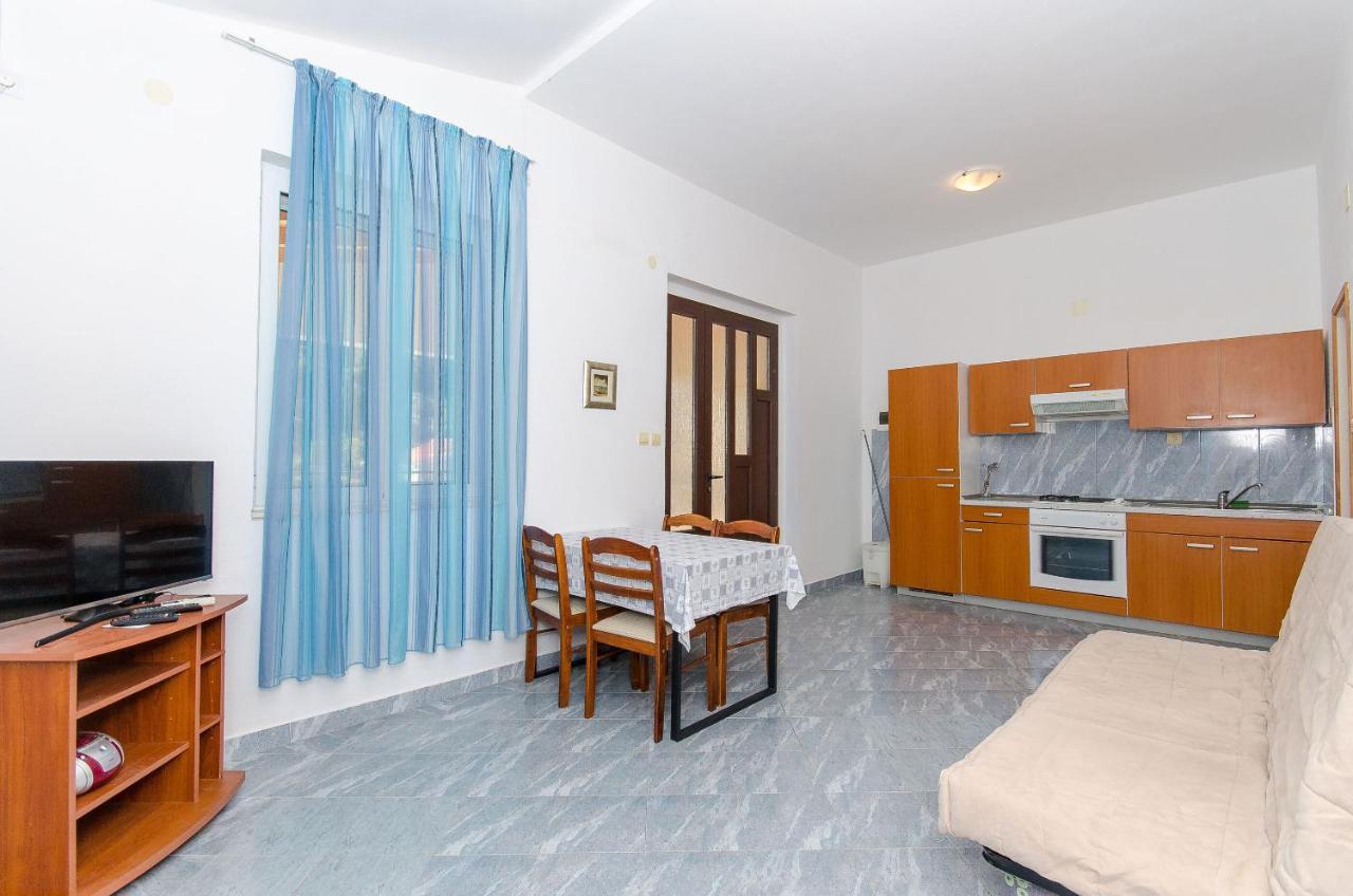 Apartments Ivanka Вис Екстериор снимка