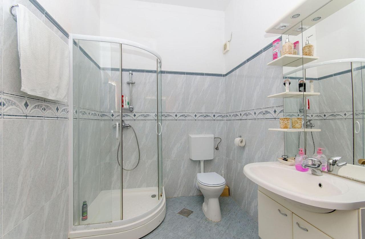 Apartments Ivanka Вис Екстериор снимка
