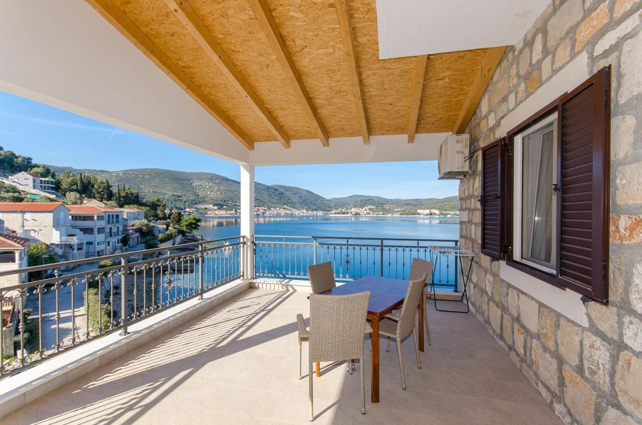 Apartments Ivanka Вис Екстериор снимка