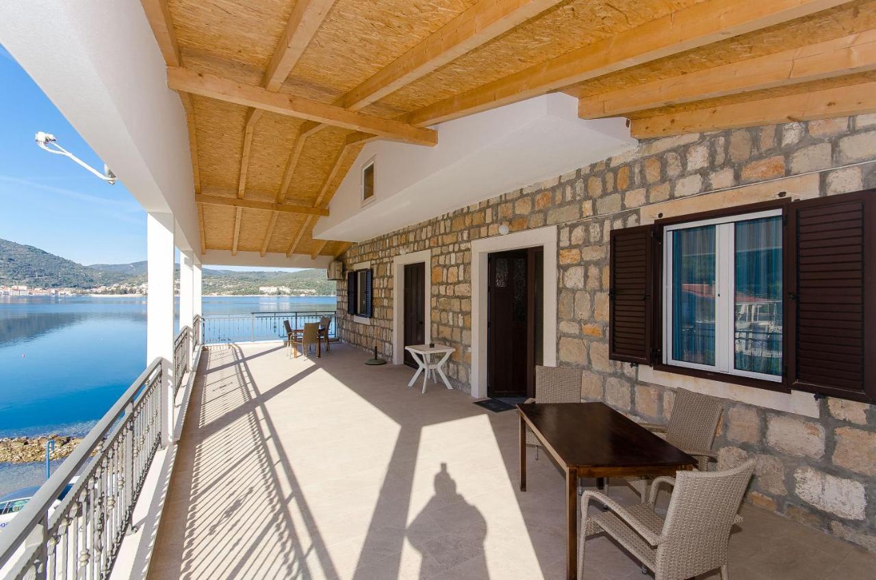 Apartments Ivanka Вис Екстериор снимка