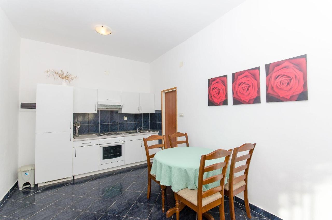 Apartments Ivanka Вис Екстериор снимка